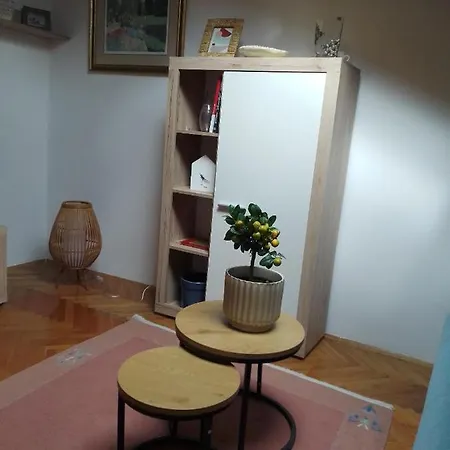 Donna Apartman *